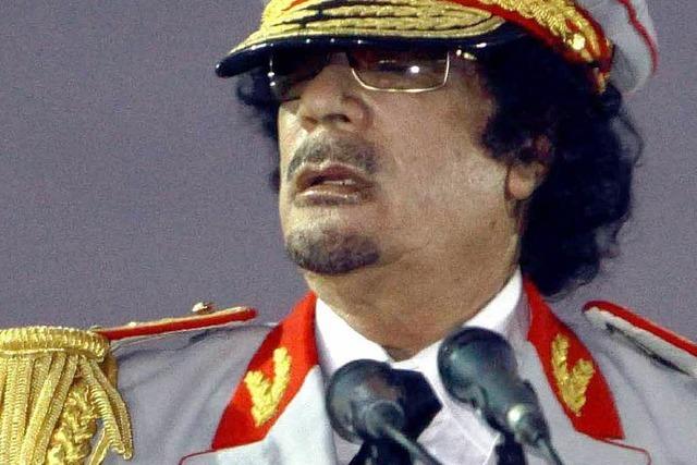 Gaddafi hat Berge von Waffen und keine Armee