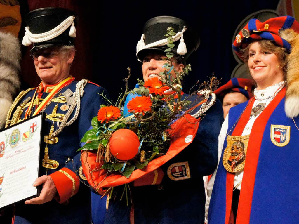 Zur Ehrung fr 50 Jahre Gardist wurde Franz Schwarz (2.v.l) ausgezeichnet. Mit dabei Waltaud Schwarz und Oberzunftmeisterin Annette Shkodra.