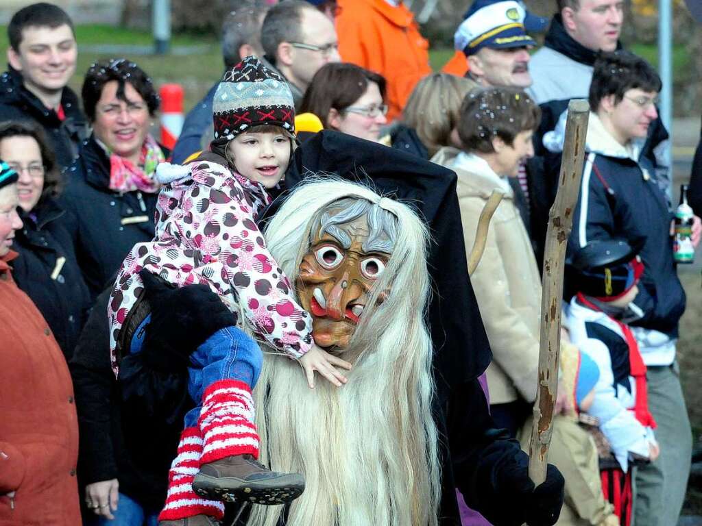 Buntes Treiben bescherten zahlreiche Znfte den Zuschauern beim Umzug in Friesenheim