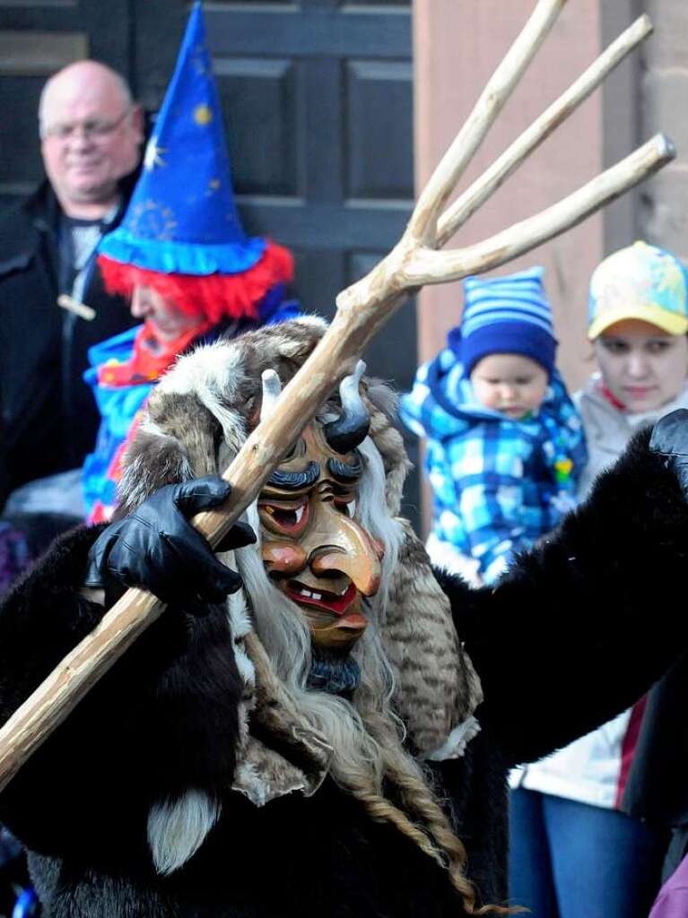 Buntes Treiben bescherten zahlreiche Znfte den Zuschauern beim Umzug in Friesenheim