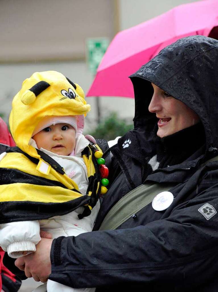 Masken und bunte Hs bestimmten am Sonntag den Narrenumzug in Mllheim mit ber 2500 Teilnehmern.