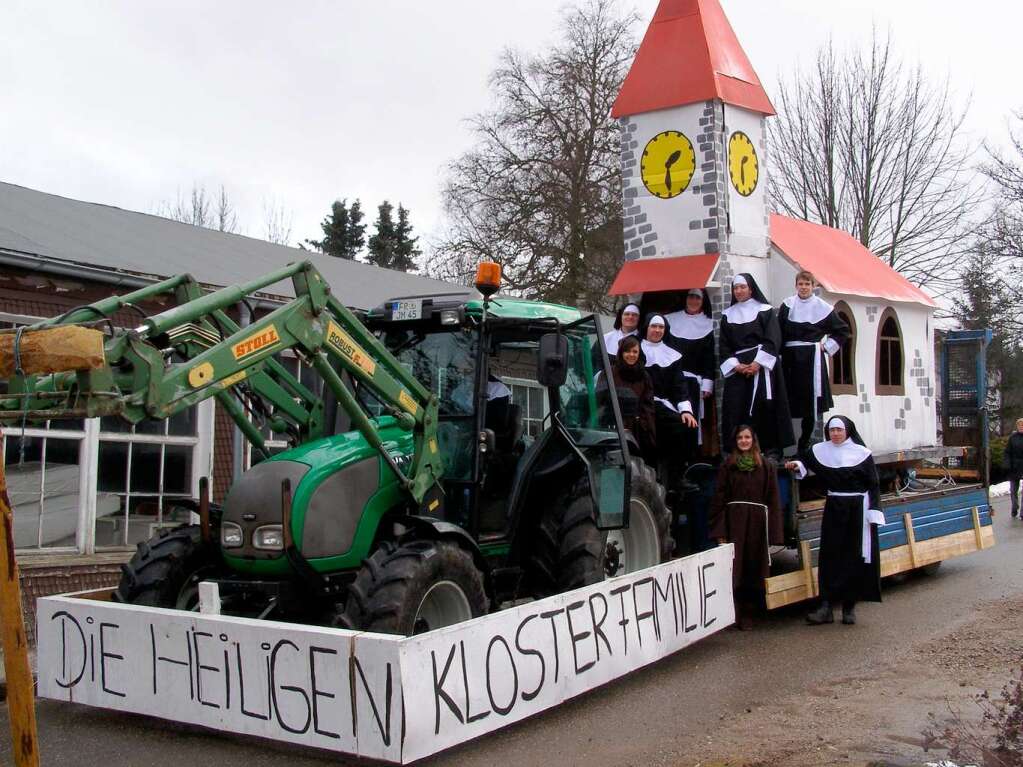 Die Tradition des fastnchtlichen Wagenbaus setzen die jungen Feldberger Wagenbauer fort. 