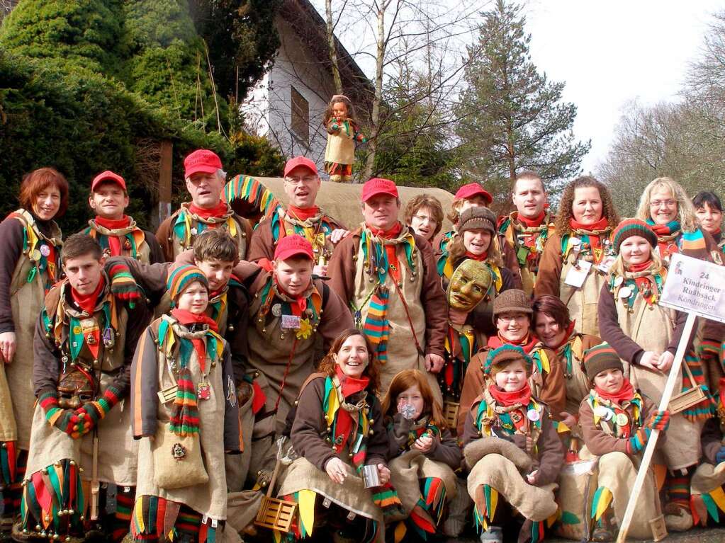 Eine groe, lustige Gruppe erstmals beim Friedenweiler Umzug waren die „Kindringer Rusck“ aus Kndringen. 