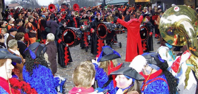 Zahlreiche Guggenmusiken heizten den Freunden der Fasnacht krftig ein.   | Foto: Heinz Vollmar