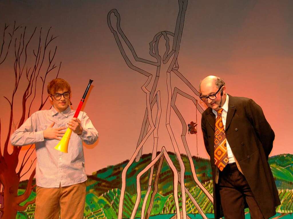 Komikertalent Michael Elble (rechts) als durchgeknallter Vuvuzela-Musikprofessor Komikertalent Michael Elble (rechts) als durchgeknallter Vuvuzela-Musikprofessor