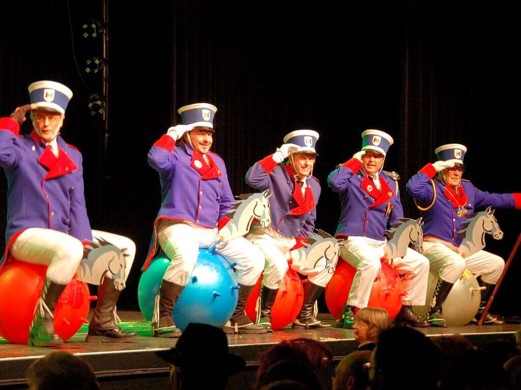 Die Ranzengarde mit ihrer eleganten Gymnastikball-Dressur Die Ranzengarde mit ihrer eleganten Gymnastikball-Dressur