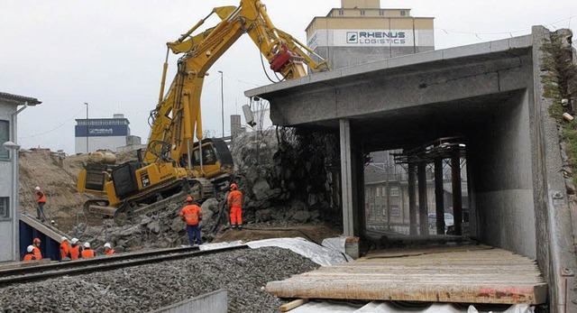 Die alten Hiltalingerbrcken zwischen ... Basel werden dieser Tage abgerissen.   | Foto: BZ