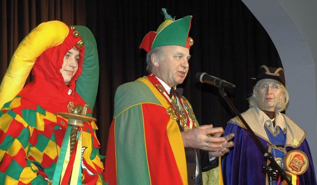 Zundel Sarah Rokopf, Oberzunftmeister...Heute-Bluhm bei der Seniorenfasnacht.   | Foto: Heidemarie Wussler