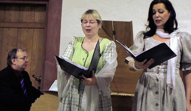 Spa in der Schlosskapelle (v. l.): Ha..., Dorothea Rieger und Ilona Braunstein  | Foto: Heidi Foessel