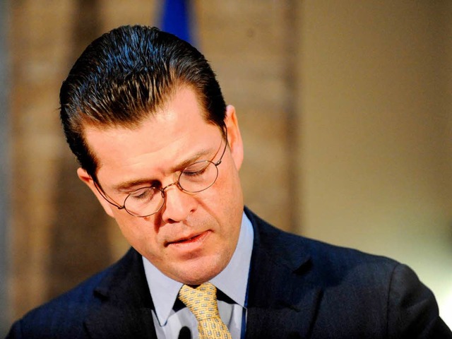 Verteidigungsminister Karl-Theodor zu Guttenberg ist zurckgetreten.  | Foto: dpa