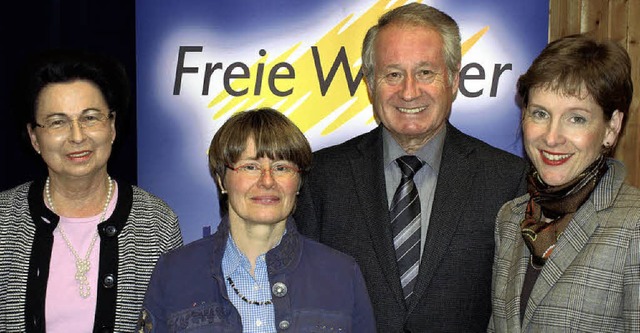 Bei den Freien Whlern (von links) Wal...er Lacher, Kreisrtin Marion Dammann.   | Foto: Paul Schleer