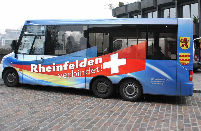 Hlt die Verbindung ber den Rhein hinweg: der Stadtbus   | Foto: Ralf Staub