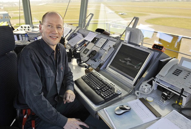 Der Mann im Tower: Bernhard Schnekenbu...Sie machte im Jahr 2009 einen Verlust.  | Foto: Ingo Schneider