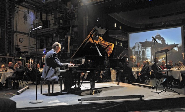 Stadtttheater Freiburg, Donatoren, Benefiz, Josef Bulva am Flgel  | Foto: MAURICE KORBEL