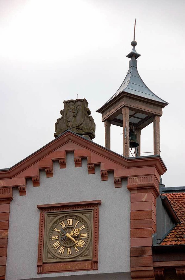 Das Alte Rathaus in Lrrach mit Stadtwappen.  | Foto: Nikolaus Trenz