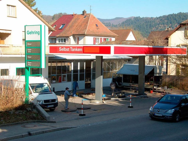 Grn kommt, rot verschwindet: Seit ges... der Tankmast von Gehring in Kandern.   | Foto: Markus Maier