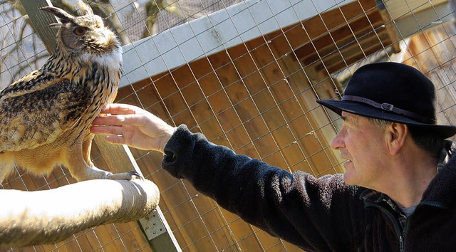 Hans-Peter Felber aus Wehr zchtet sibirische Uhus  | Foto: Michael Krug