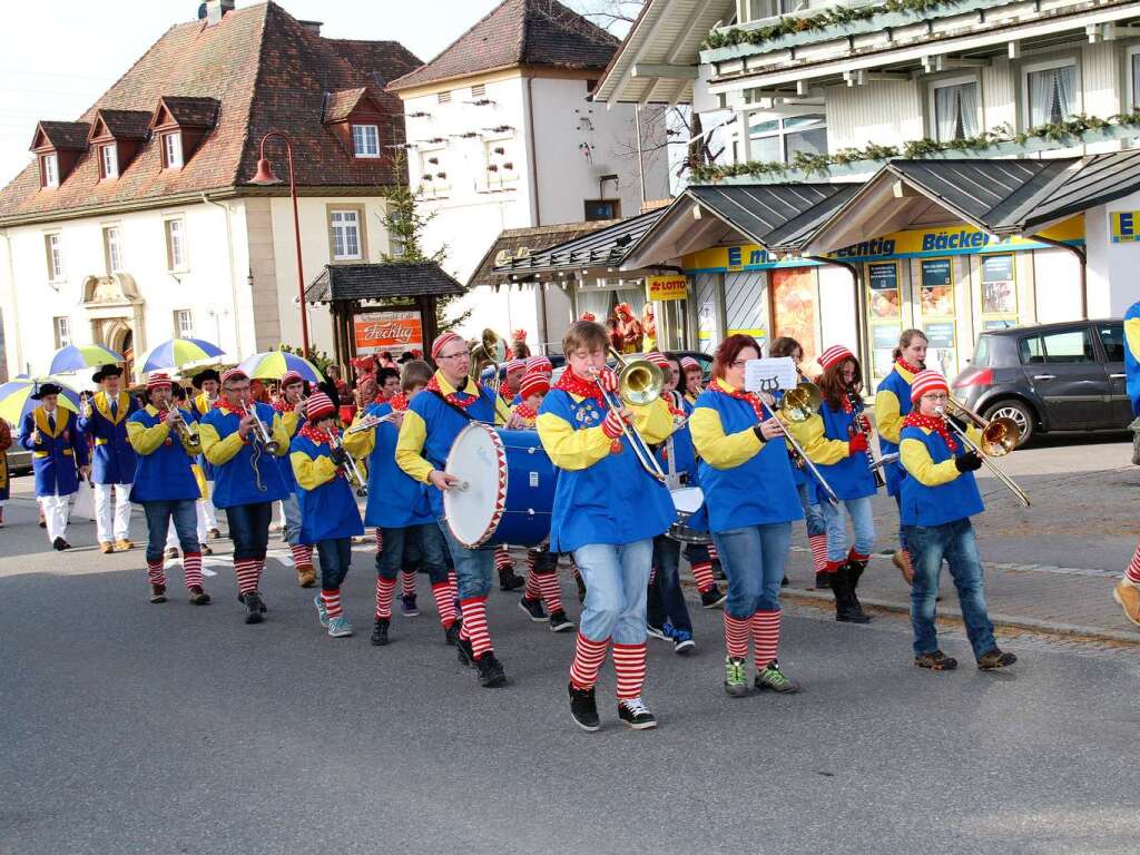 Rombachwiibli, Narrenrat und Narrenmusik auf dem Weg zur Grundschule und Kindergarten