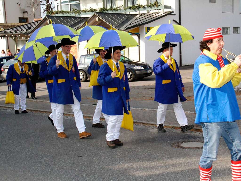 Rombachwiibli, Narrenrat und Narrenmusik auf dem Weg zur Grundschule und Kindergarten