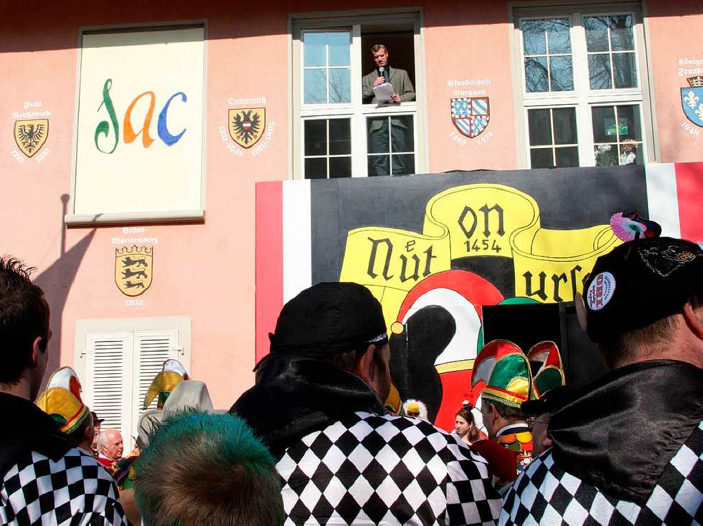 Die Breisacher Narren stürmten das Rathaus. Die Breisacher Narren stürmten das Rathaus.