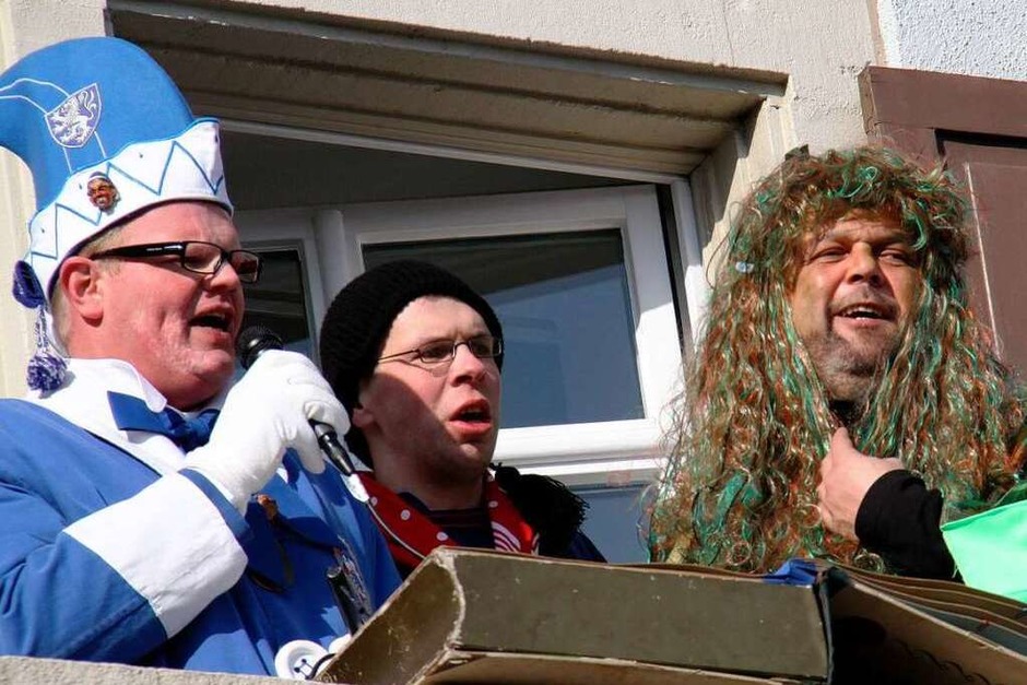 Widerstandslos übergab der Bonndorfer Schultes den Rathausschlüssel an Narrenvater Ralf Krissler (Foto: Wilfried Dieckmann) Widerstandslos übergab der Bonndorfer Schultes den Rathausschlüssel an Narrenvater Ralf Krissler (Foto: Wilfried Dieckmann)