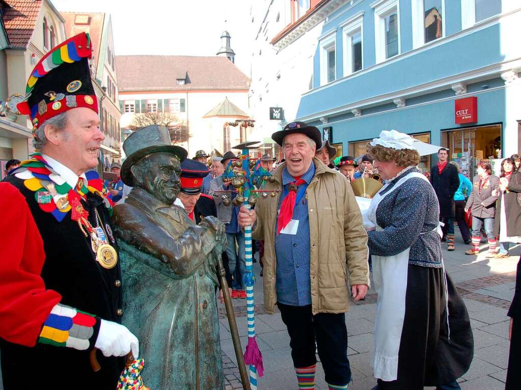 Das Treiben am Schmutzige Dunnschtig in Offenburger Kellern, Straen, Amtstuben