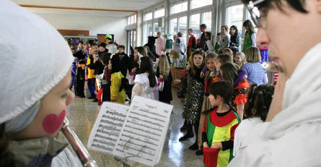 Jungmusiker aus den Schulen, unterstt...die Schler am Schmutzigen Dunnschdig.  | Foto: Silvia eismann
