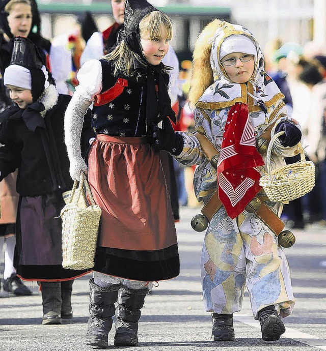 Klein-Hnsel trifft Klein-Gretel beim groen Kinderumzug.  | Foto: bz