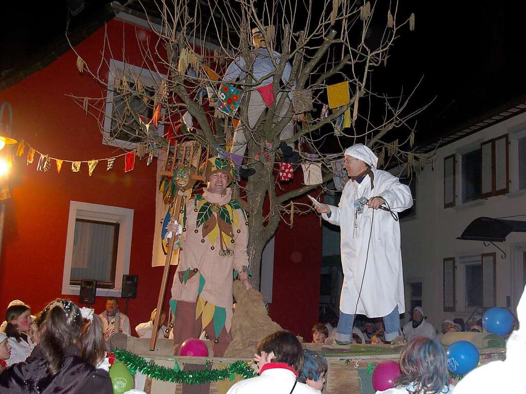 Seit 1995, insofern schon traditionell, haben die Forchheimer Narren am schmutzigen Donnerstag ausgeschlafen, sammeln sich im Nachtgewand, um den Schell mi zu wecken.