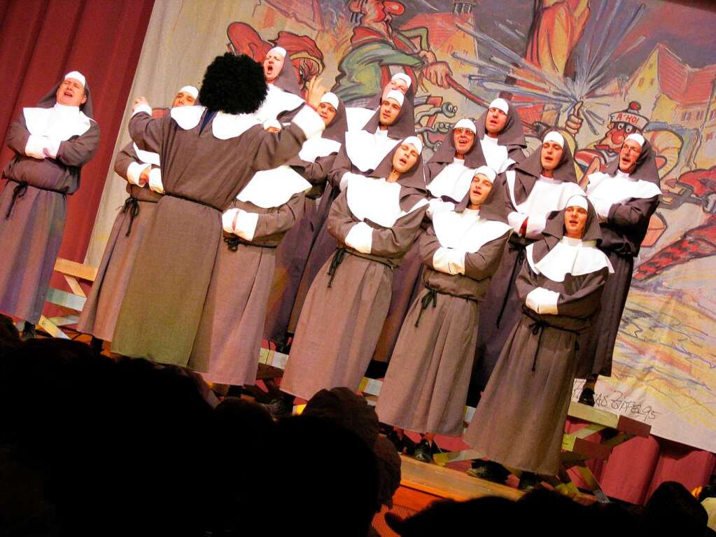 Sister Act verkehrt: Nonnen tragen Brte und frnen als gestandene Brigitti-Matrosen der Christlichen Seefahrt.
