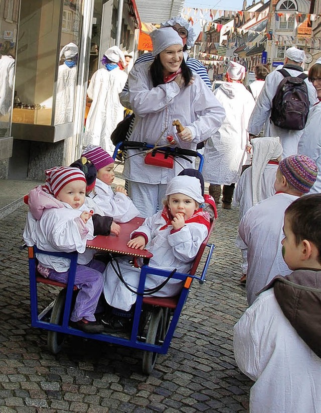 Nicht alle waren am Schmutzigen Dunschdig so friedlich wie diese Kleinen.   | Foto: Sylvia Timm