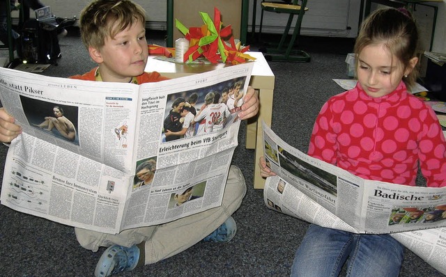 Lesestunde im Klassenzimmer: Marino un...chboden mit der BZ gemtlich gemacht.   | Foto: Privat