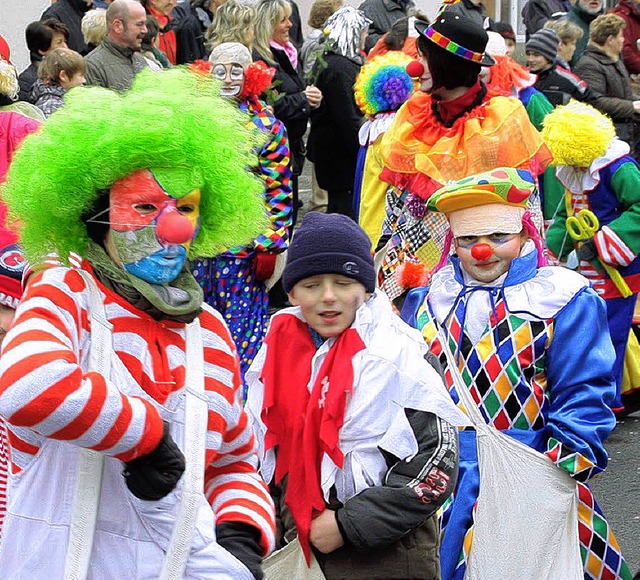 Endlich ist die Fastnacht da. Steinens...n zcken schon mal die Konfettiscke.   | Foto: Hege