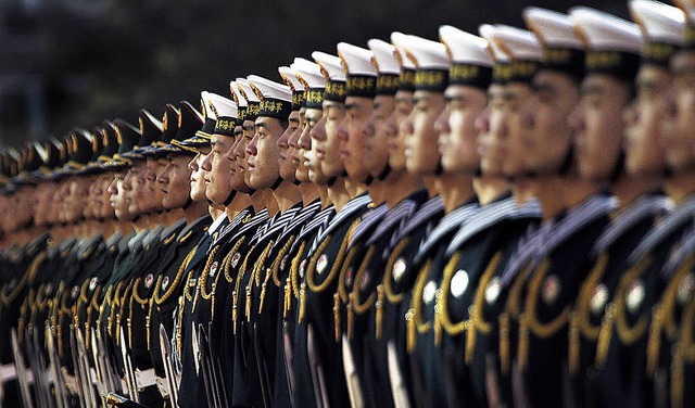 Die Armee in China bekommt mehr Geld.   | Foto: afp
