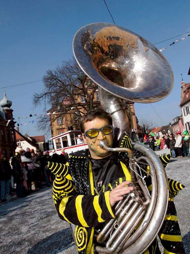Herbolzheim: Tuba vor dem Rathaus: Impression vom Herbolzheimer Umzug