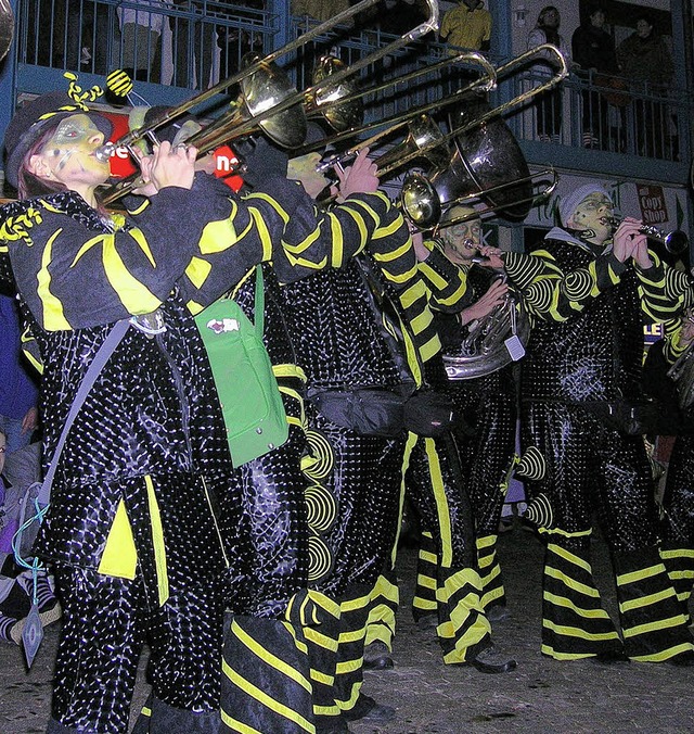 Die Nurrechlpfer aus Bad Zurzach (Sch...end auf dem Herbolzheimer Marktplatz.   | Foto: Ute Schler