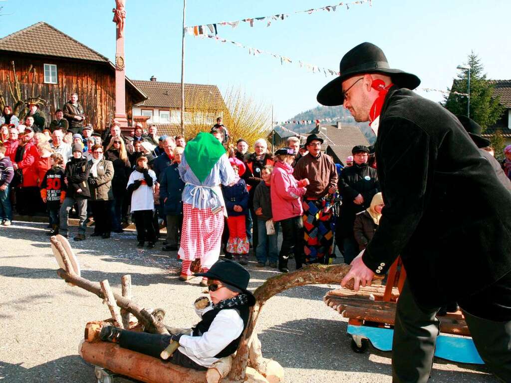 Ein nrrisches Spektakel sahen die Zuschauer beim Umzug in Mnchweier.