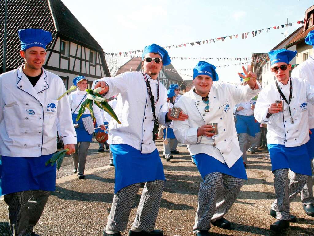 Ein nrrisches Spektakel sahen die Zuschauer beim Umzug in Mnchweier.