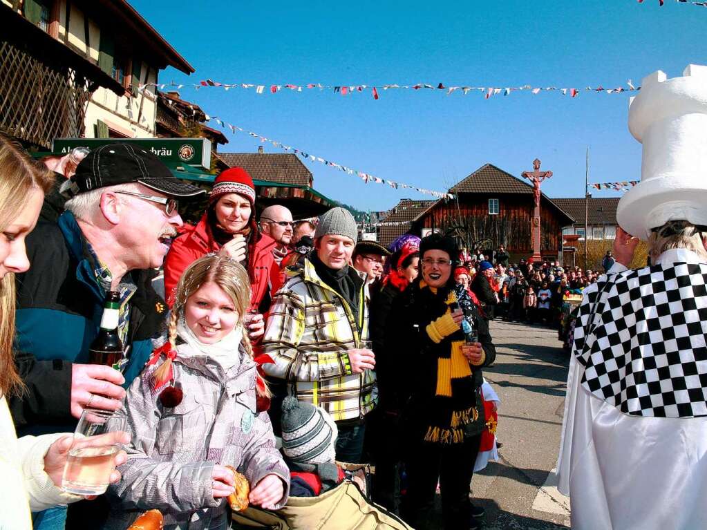 Ein nrrisches Spektakel sahen die Zuschauer beim Umzug in Mnchweier.