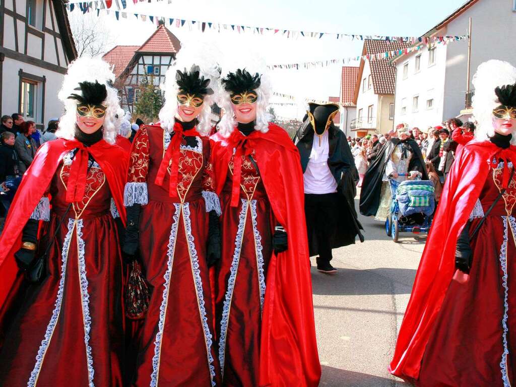 Ein nrrisches Spektakel sahen die Zuschauer beim Umzug in Mnchweier.