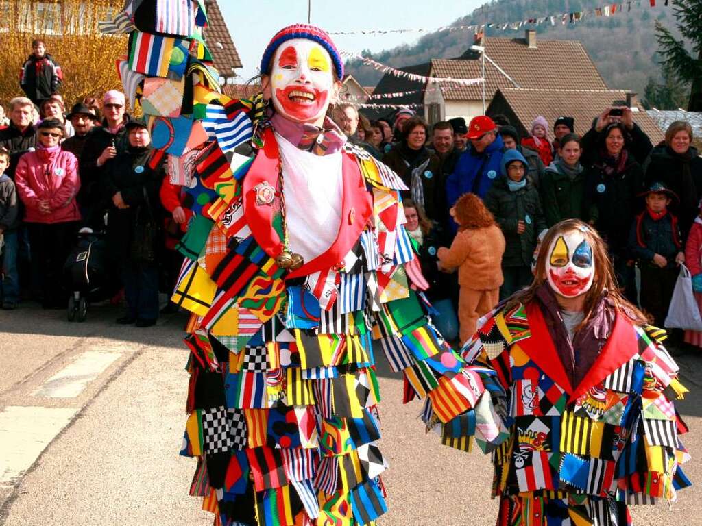 Ein nrrisches Spektakel sahen die Zuschauer beim Umzug in Mnchweier.