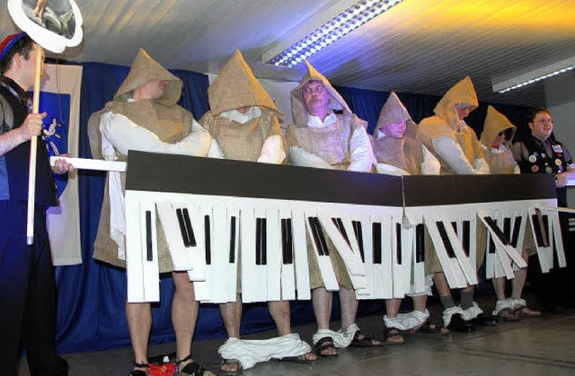 Das Klickerle-Ballett beim Bullenkloster-Tanz.   | Foto: Roland Vitt