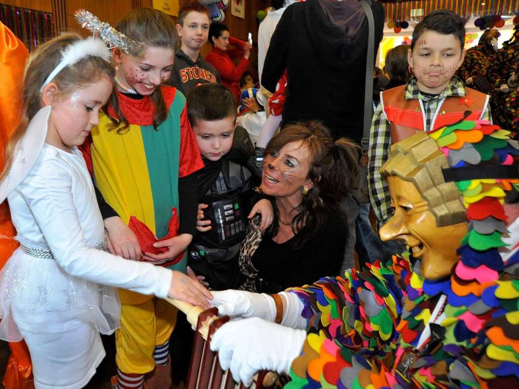 Der Freiburger Fasnet-Nachwuchs in Aktion.