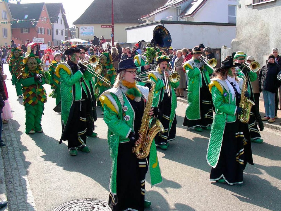 Die Guggemusik &#8222;Krach und Blech&...bilden die Spitze des Gottemer Umzugs.  | Foto: Mario Schneberg