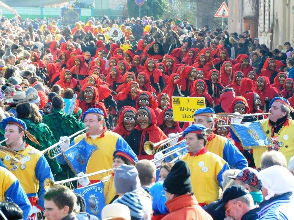 Traditionell voran die Fanfarenbläser der Hochburger Herolde Traditionell voran die Fanfarenbläser der Hochburger Herolde