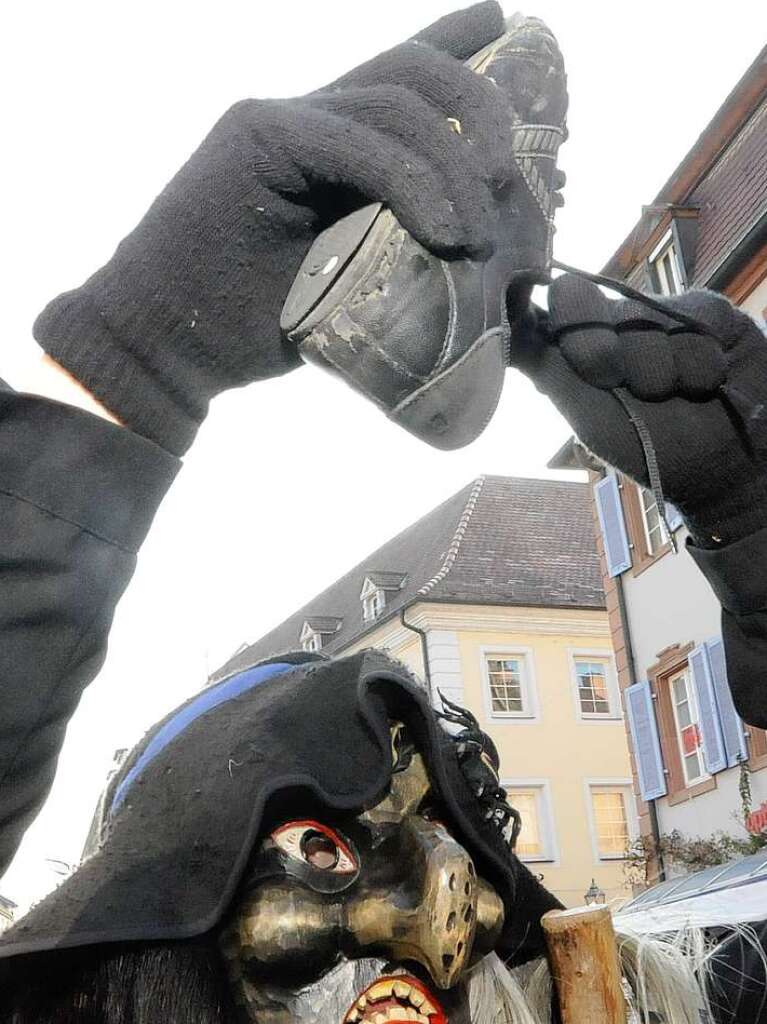 Den Schuh gibt die Schwarzloch Hexe nicht mehr her Den Schuh gibt die Schwarzloch Hexe nicht mehr her