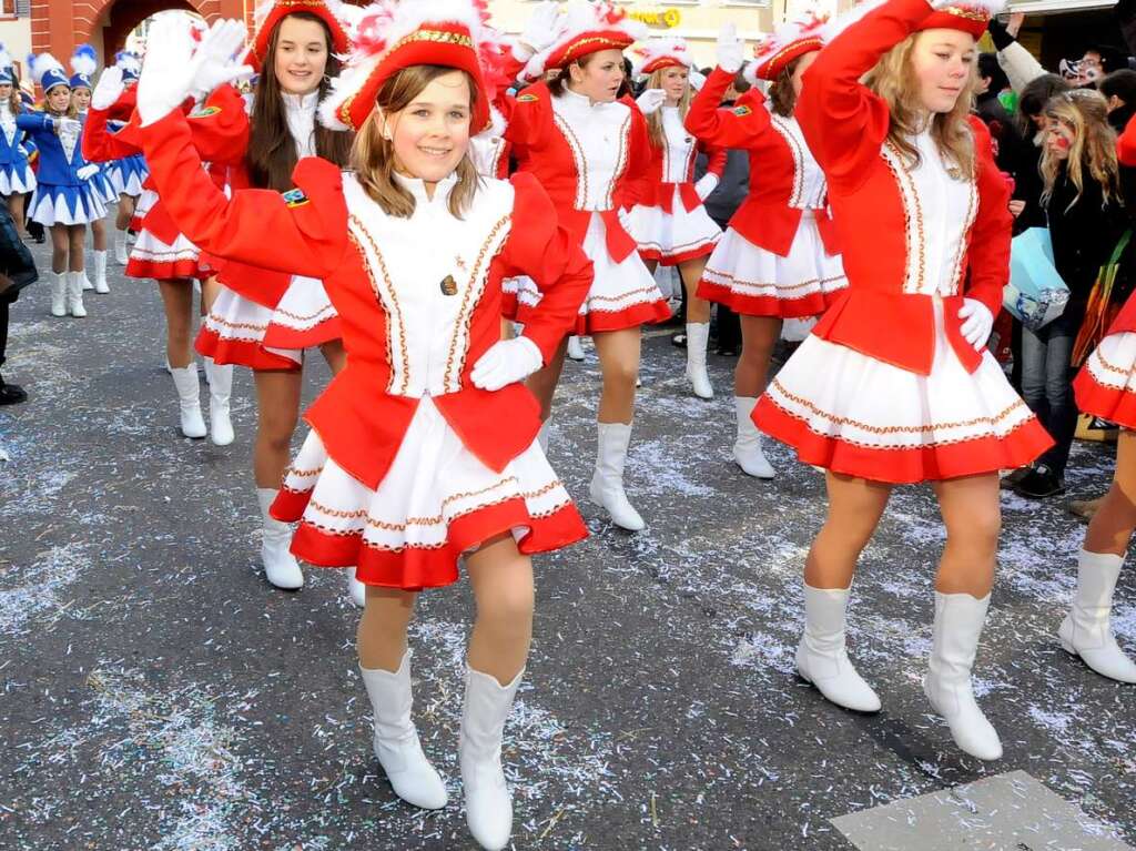 Sexauer Gardemädchen in rot und blau Sexauer Gardemädchen in rot und blau