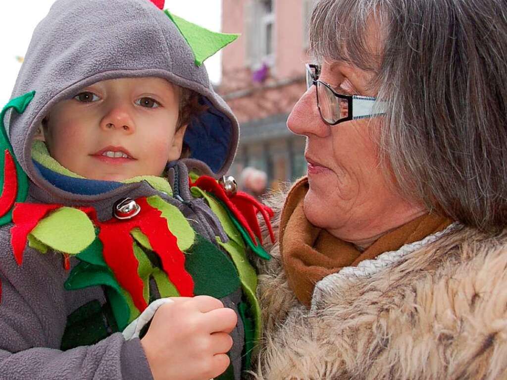 Kalt und sonnig wars am Sonntag beim Hhepunkt der Wehrer Fasnacht: Dem Umzug. Unzhlige, oft verkleidete Schaulustige sumten die Hauptstrae und bestaunten die 35 Fasnachtsgruppen.