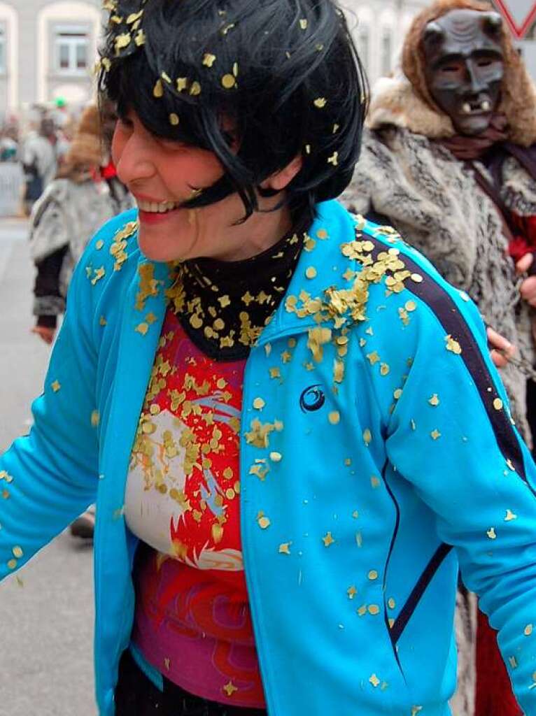 Kalt und sonnig wars am Sonntag beim Hhepunkt der Wehrer Fasnacht: Dem Umzug. Unzhlige, oft verkleidete Schaulustige sumten die Hauptstrae und bestaunten die 35 Fasnachtsgruppen.