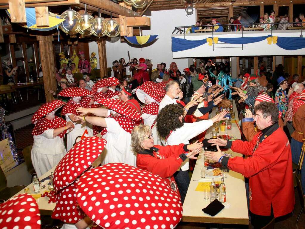 Der Elferratsball stand unter dem Motto: "Immer wieder Sonntag". Das nrrische Auditorium war begeistert und machte krftig mit